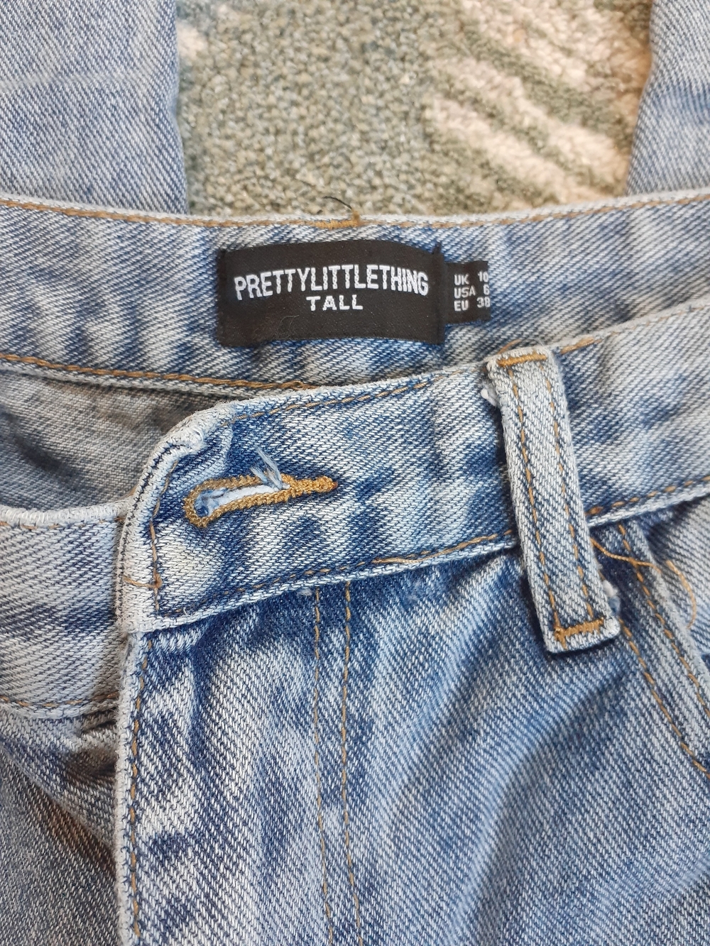 Pretty Little Thing Light Blue Straight Leg Jeans - Picture 2 of 8